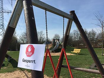 Plätze, an denen normalerweise viele Menschen zusammenkommen, sind in Gundelsheim nun gesperrt. Foto: Anette Schreiber