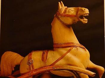 Die "Weißen Pferde aus Sandberg" sind heute noch in Spielzeugmuseen zu bewundern. Foto: Marion Eckert