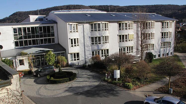 Die Fusion der Klinik Fränkische Schweiz mit dem Klinikum Forchheim zieht sich. Jetzt soll sich der Stadtrat nach Alternativen umsehen. Foto: Josef Hofbauer