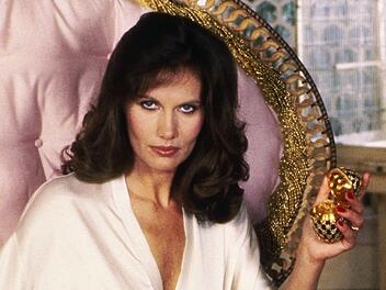 Maud Adams war sowohl in "James Bond 007 - Der Mann mit dem goldenen Colt" (1974) als auch in "Octopussy" (1983) das Bond-Girl an der Seite von Roger Moore.