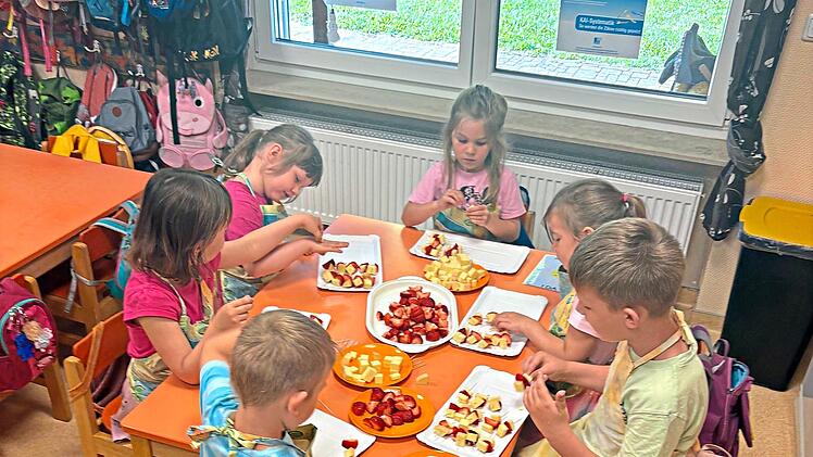 Das Fr&uuml;hst&uuml;ck schmeckte den Kindern offensichtlich hervorragend. Anita Lauer