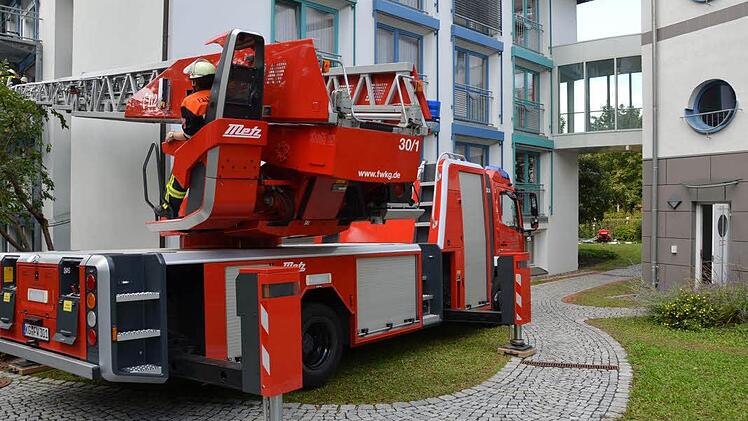 Dramatische Szenen bei der Großübung am Samstag im Haus Kreuzberg der Kurklinik "Am Kurpark" in Bad Kissingen.  Foto: Rauch