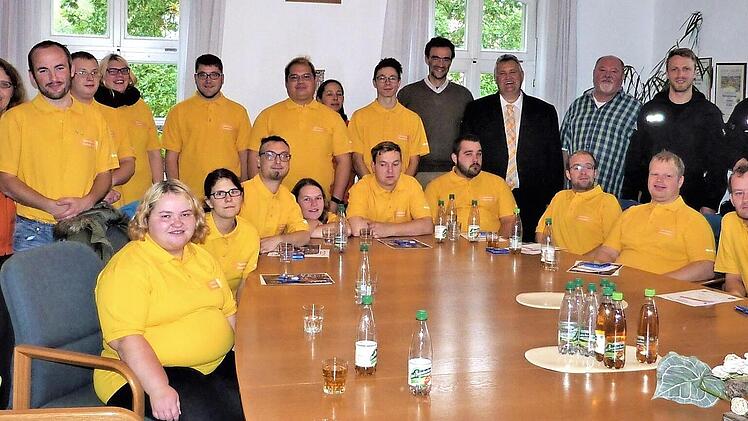 Der Spaß stand beim Sportfest für Menschen mit Behinderung im Vordergrund. Bürgermeister Gerhard Schneider hatte die erfolgreichen Sportlerinnen und Sportler gemeinsam mit den Vertretern der Diakoneo und der Bundespolizei zu einem Empfang in den Sitzungssaal des Rathauses eingeladen.  Foto: Werner Reißaus