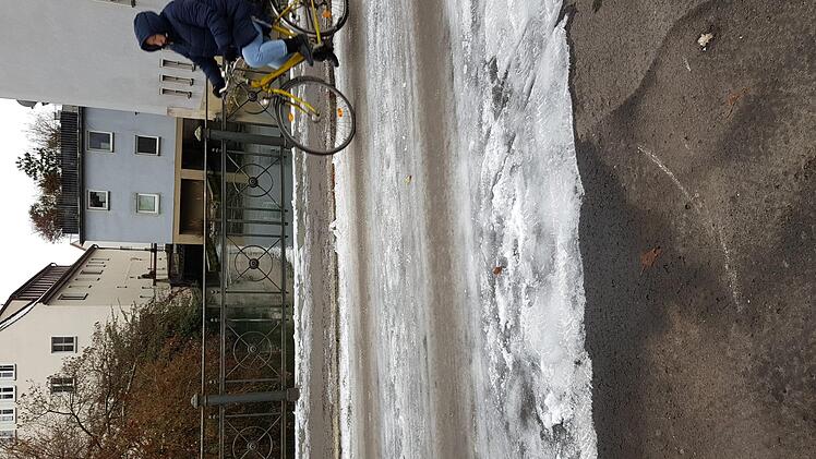 Ein Beispiel gelungener Instandsetzung: Der Belag der Brücke in der Vogelstraße wurde mit Epoxidharz abgedichtet.