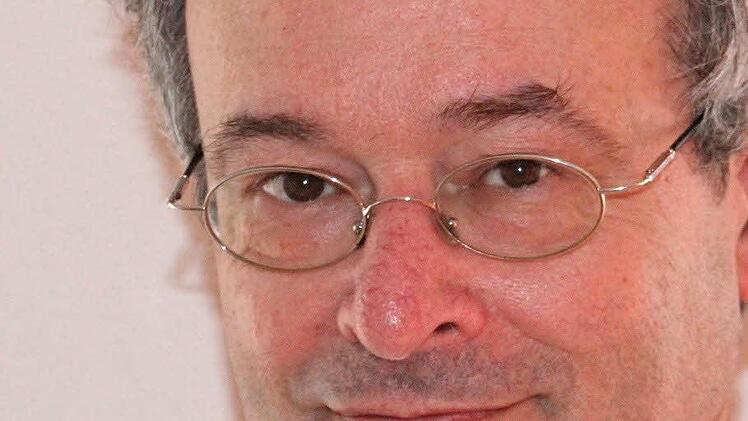 Prof. Dr. Rohrbacher sagt: "Beeindruckt waren wir von den vielen Grabsteinen mit fast ausschließlich hebräischen Inschriften. Das haben wir bisher so von jüdischen Friedhöfen nicht gekannt."