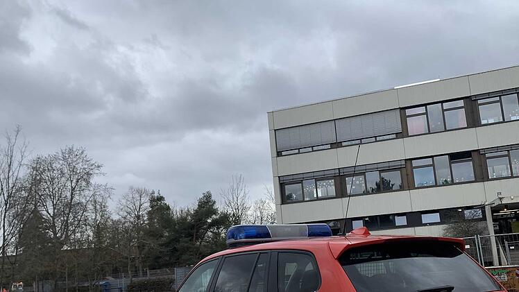 Würzburg: 300 Kinder müssen bei Brand in Grundschule in Sicherheit gebracht werden
