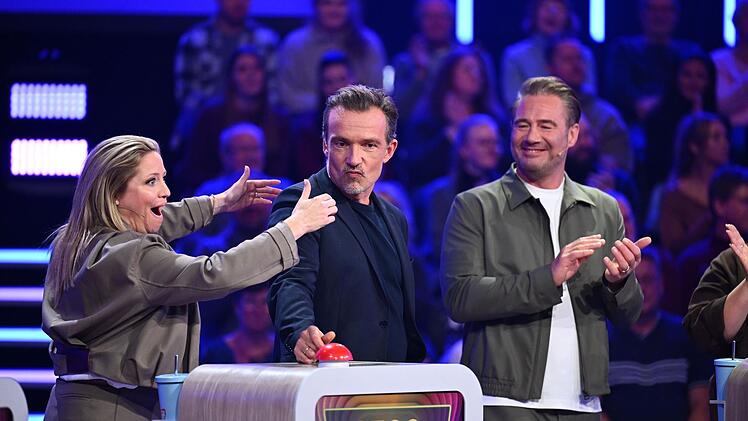 M&uuml;ssen unter Zeitdruck Songtitel richtig benennen (von links): Caroline Frier, Lucas Gregorowicz und Sasha.