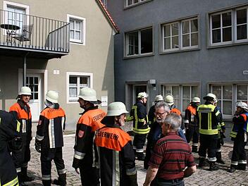 Das Feuer ist im zweiten Stock des blauen Hauses ausgebrochen.Fotos: Thomas Meyer