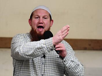 Salafistenprediger Pierre Vogel am Jakobsplatz in Nürnberg. Foto: News5 / Müller