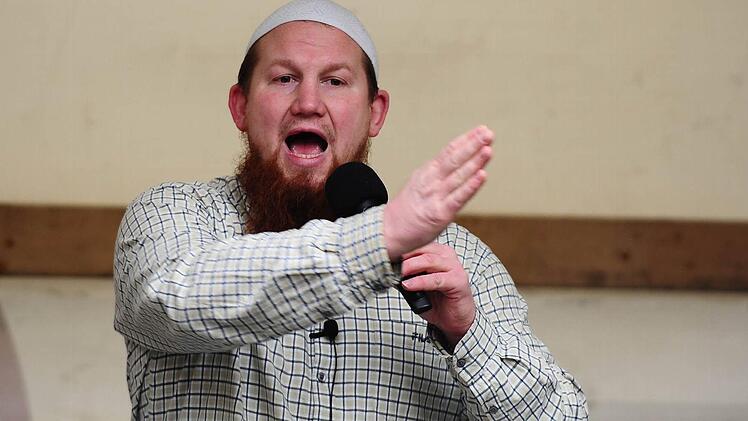 Salafistenprediger Pierre Vogel am Jakobsplatz in Nürnberg. Foto: News5 / Müller
