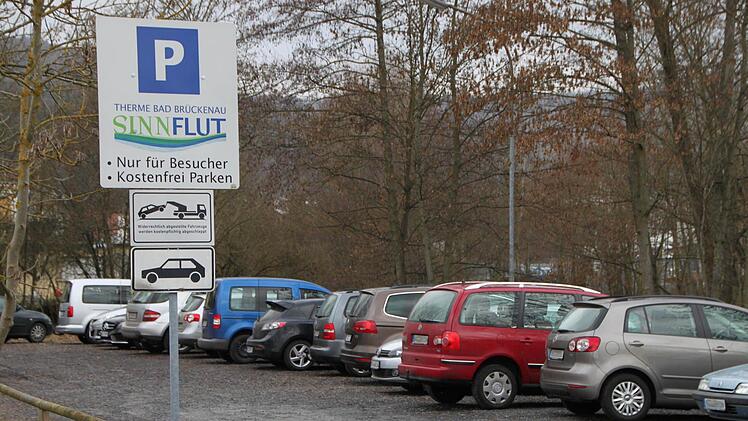 Neben "Autoteile Reese" ist einer davon. Er ist fast schon voll. Foto: Ulrike Müller