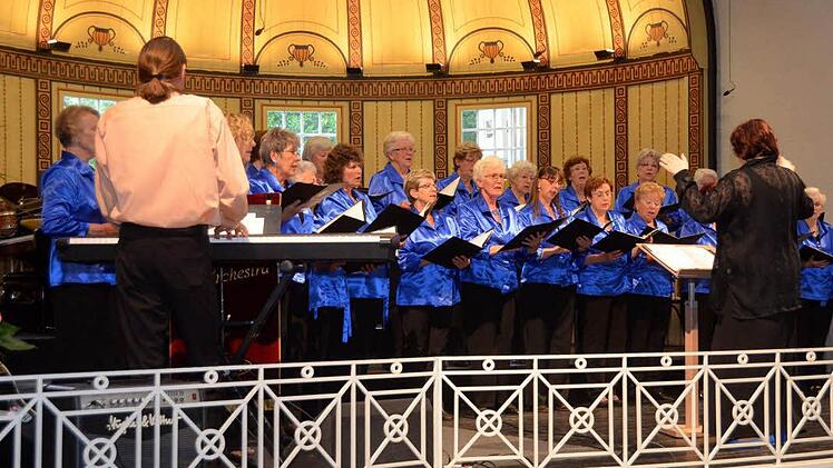 Der Gesangverein Garitz bei seinem Auftritt beim Saalemusicum in der Bad Kissinger Wandelhalle.   Foto: Peter Rauch