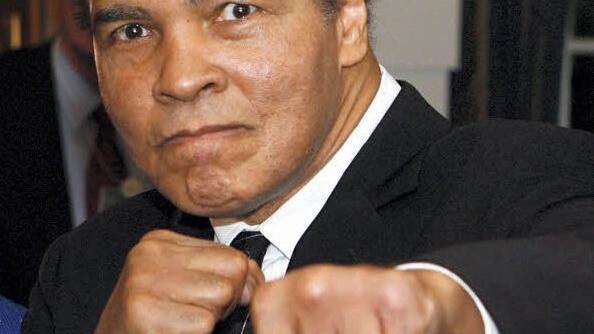 Der von der Parkinson-Krankheit gezeichnete Muhammad Ali (†) im Jahr 2006. Foto: Laurent Gillieron, dpa