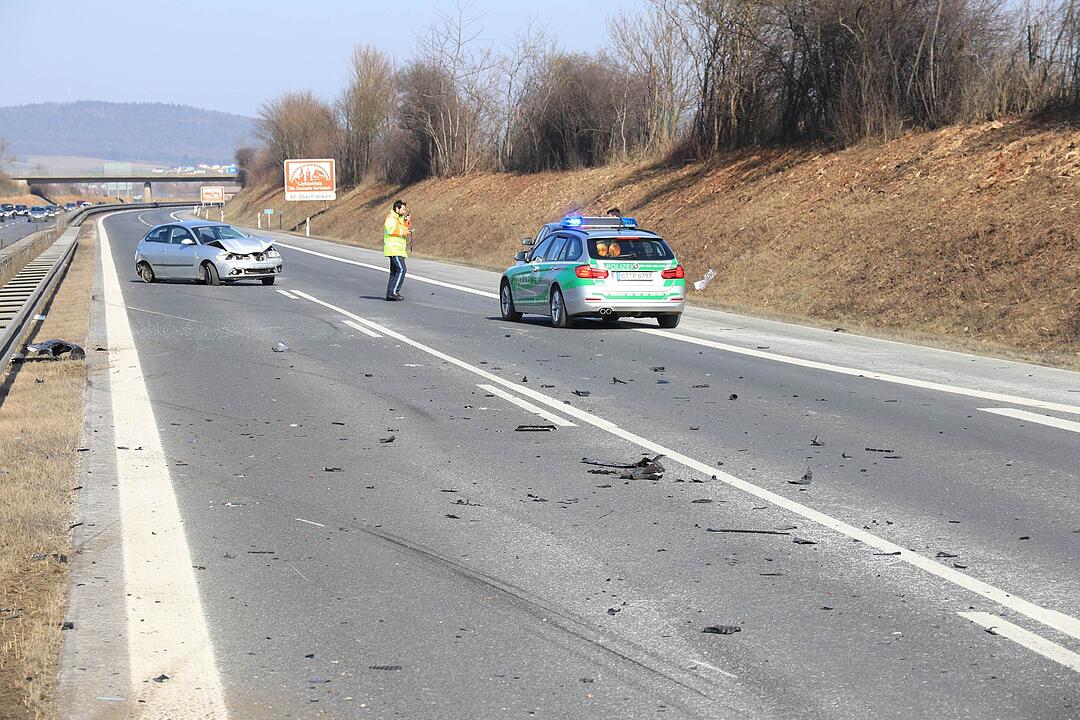 BMW kracht in Seat - Unfall auf der A73 bei Bad Staffelstein