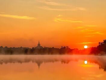 Der Wei&szlig;enst&auml;dter See im Fichtelgebirge. Foto: Ramona Schirner/infrankenpix