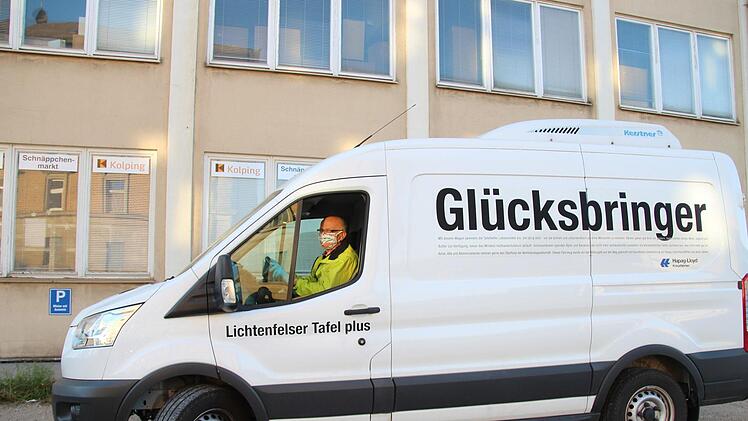 Günter Lutz ist mit dem "Glücksbringer" unterwegs. Mit dem Kühlauto holt er Lebensmittelspenden ab und bringt sie zur Tafel.  Foto: Sven Dörr