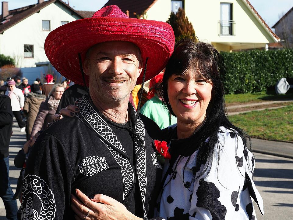 Buntes Faschingstreiben lockte tausende Besucher an.