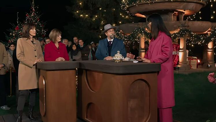 Hellauf begeistert sind Horst Lichter und Heide Rezepa-Zabel vom Drüselkästchen aus Meissen-Porzellan.