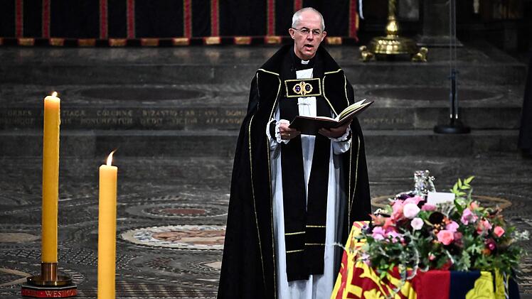 "Ich wollte die Queen nicht beerdigen", gesteht der ehemalige Bischof von Canterbury Justin Welby in "Die Queen und ich": "Ich habe nie eine andere K&ouml;nigin gekannt."