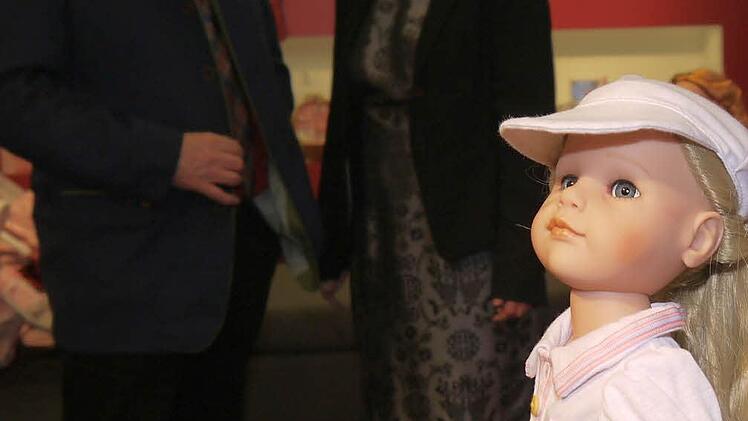Bei der Firma Puppen Götz.