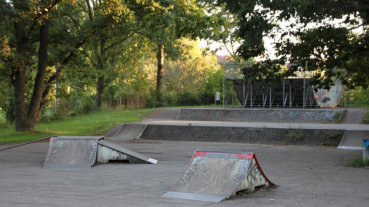 Die veraltete Anlage auf der Sportinsel hingegen ist komplett verwaist. Foto: Ronald Heck