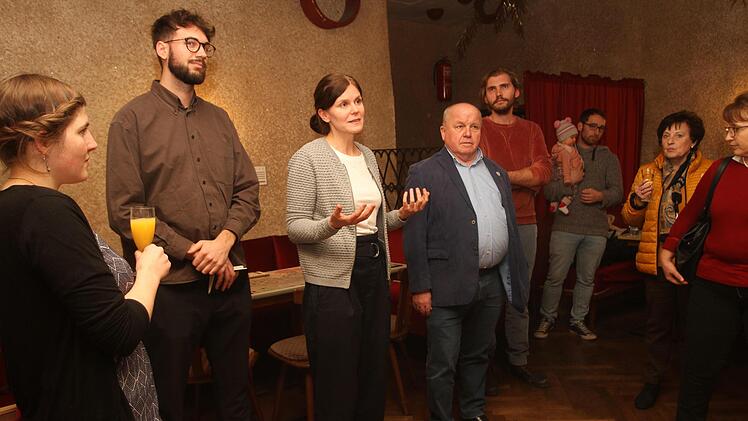 Die Ausstellung war gleichzeitig der Abschluss des Semesters für die Studenten; von links wissenschaftlicher Mitarbeiter Andreas Beulich, Prof. Martina Baum,  Bürgermeister Karl-Heinz Kandler und wissenschaftlicher Mitarbeiter Alexander Richert.