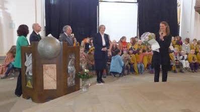 Die Dekanatskantorin bedankt sich für die Auszeichnung.