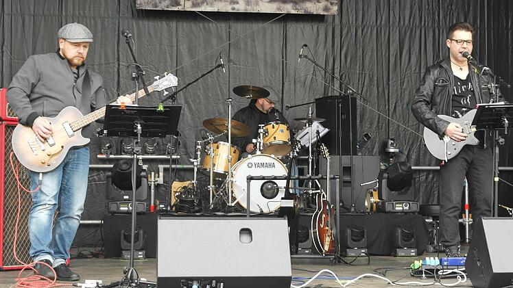 Die Band "Horseroof City Rockers" bestritt am Samstag den musikalischen Auftakt.