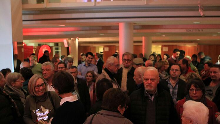Impressionen vom Coburger Regionentalk zur Landratswahl im Kongresshaus: großer andrang am EingangFoto: Jochen Berger