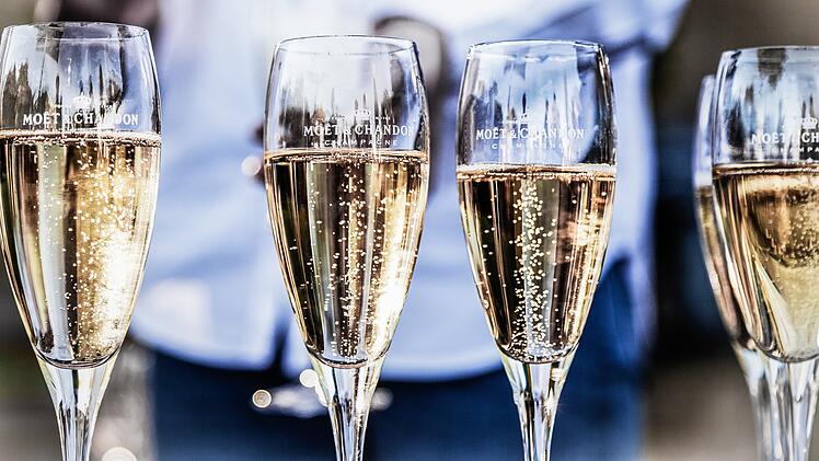 Aktuell gibt es eine wichtige Lebensmittelwarnung für einen Champagner der Marke "Moët": Die Drei-Liter-Flaschen könnten Drogen enthalten.