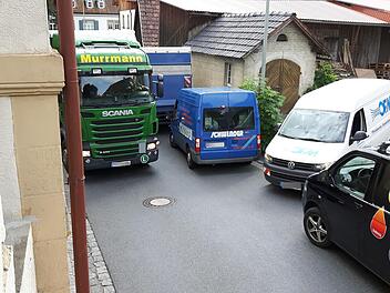 Nichts geht mir. Solche Szenen spielen sich in der Döllnitzer Ortsdurchfahrt immer wieder ab.