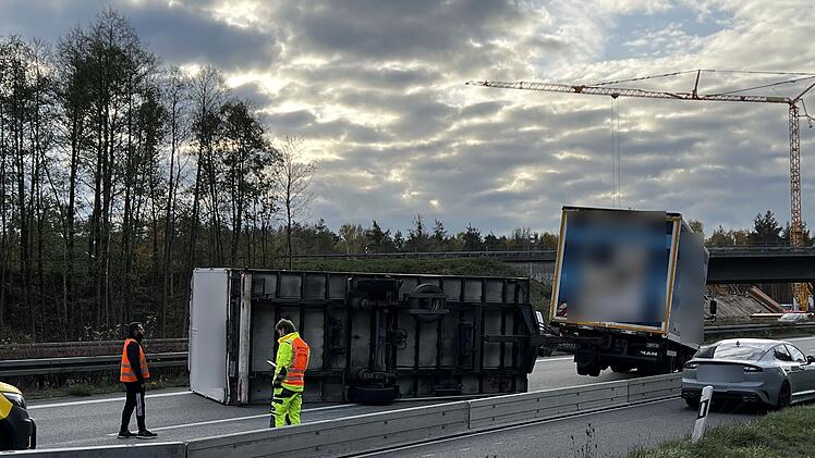 Lastwagenanhänger umgekippt: Langer Stau auf der A3