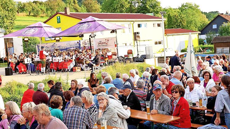 Unbeschwerte Stunden im „Land der Nüsse“: Die Hühnerkerwa war ein wahrer Besuchermagnet.