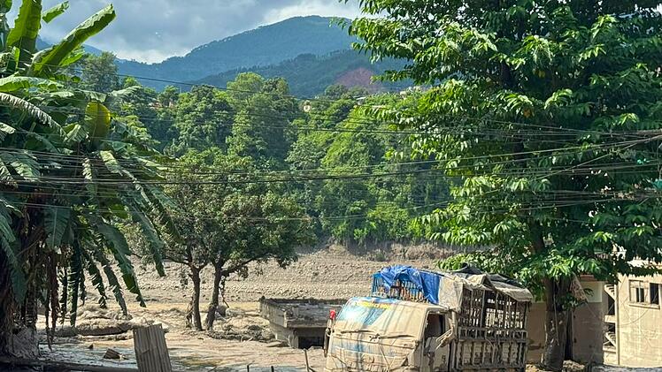 Wie es zu der verheerenden Sturzflut in Nepal kam