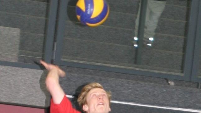 Eine starke Vorstellung bot der Eberner Nils Menzel, der  Manuel Bauer  nach dessen Bänderriss im Abschlusstraining auf der Mittelangreiferposition hervorragend vertrat und mit ein Garant für die beiden  überzeugenden  Erfolge war.