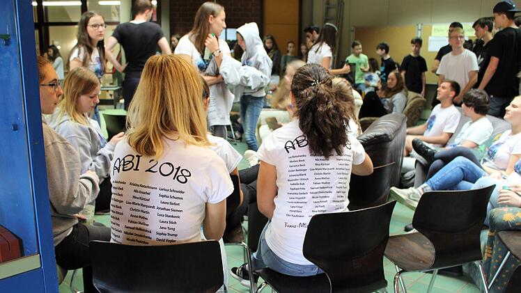 Die Abiturienten bereiten sich auf die Spiele vor. Julia Raab