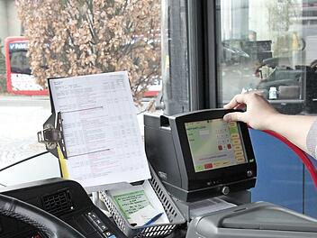 Weil die Fahrplanänderungen nicht rechtzeitig auf die Drucker aufgespielt werden konnten, gab es keine Fahrscheine in den Bussen. Foto: A. Oswald
