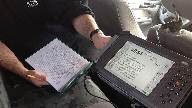 Oberkommissar K. bei der Arbeit ...