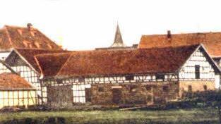 Die handkolorierte Aufnahme zeigt den Ortseingang Dürrenrieds aus Richtung Wasmuthhausen kommend. Repro: Schmidt
