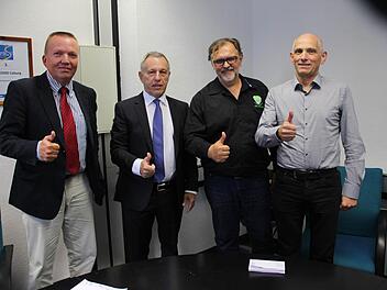 Machen gemeinsame Sache (von links): Wolfgang Hörnlein vom BBC Coburg, Wolfgang Gremmelmaier von der VR Bank Coburg, Jürgen Teuber von der VSG Coburg/Grub und Wolfgang Heyder vom HSC 2000 Coburg. Foto: Christoph Böger