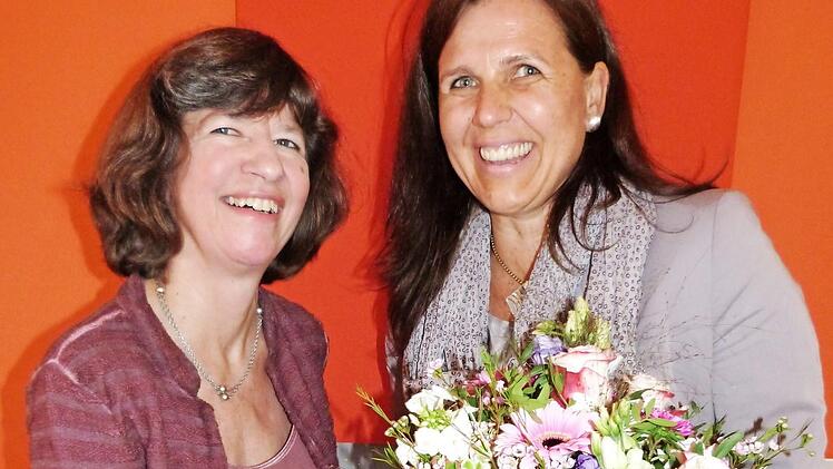 Schulrätin Kerstin Zapf (rechts) führte Eva Maria Sachs als Konrektorin an der Grund- und Mittelschule Neuenmarkt-Wirsberg ein.  Foto: W. Reißaus