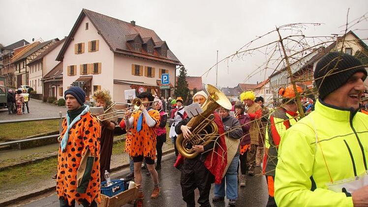 Die Aufseßtaler Blaskapelle spielte beim Umzug. Foto: Joseph Beck