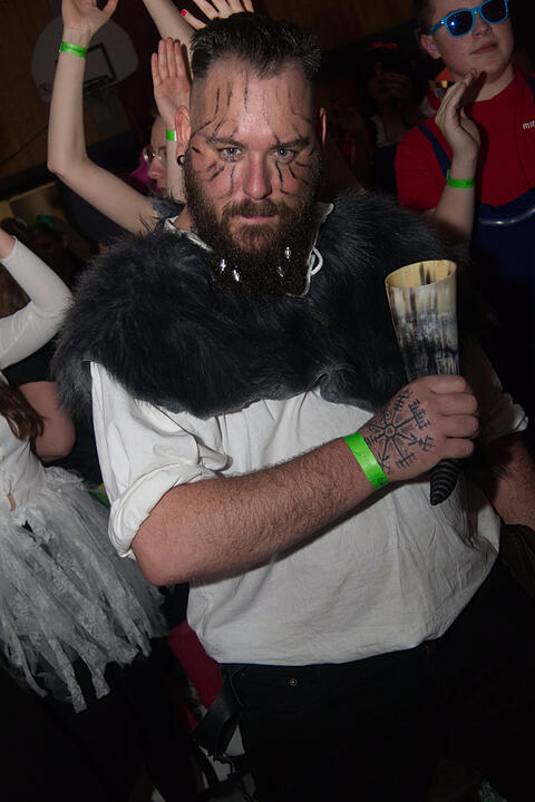 Fasching pur in der Grundschulturnhalle