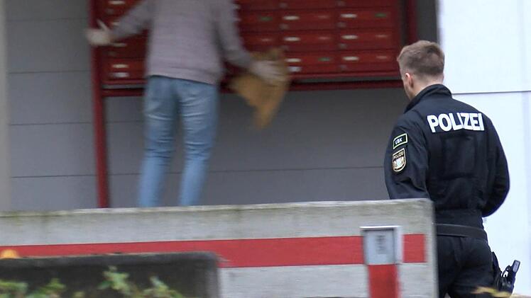 Am 21. Oktober 2015 führte die Polizei mit Unterstützung von Spezialeinheiten in verschiedenen Wohnungen in Bamberg Razzien durch. Im Zuge der Durchsuchungen wurden mehrere Neonazis verhaftet.  Foto: News5/Herse