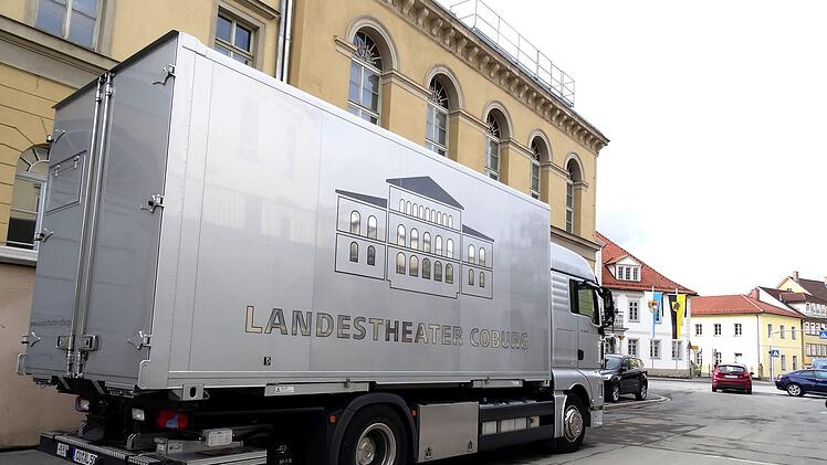 Wohin rollen künftig die Laster des Landestheaters? Foto: Jochen Berger
