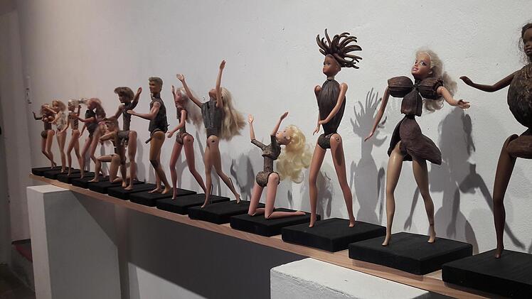 Barbie hat Herbert Waibl zu Kunstobjekten gemacht.  Foto: Hartmut Hessel