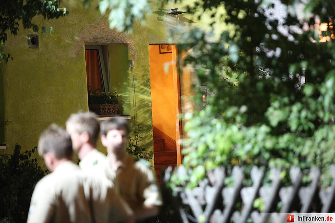 Bayreuther sticht mit Messer auf Notaerztin und drei Sanitaeter ein