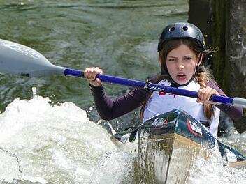 Jette Jäger zeigt im Wildwasserkanu, was sie kann.  Fotos: Familie Jäger
