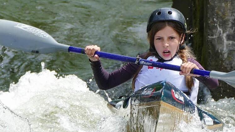 Jette Jäger zeigt im Wildwasserkanu, was sie kann.  Fotos: Familie Jäger