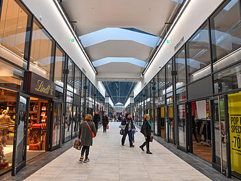 Einkaufen im Outlet-Center Selb